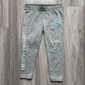 Nike Holographic Cropped Leggings